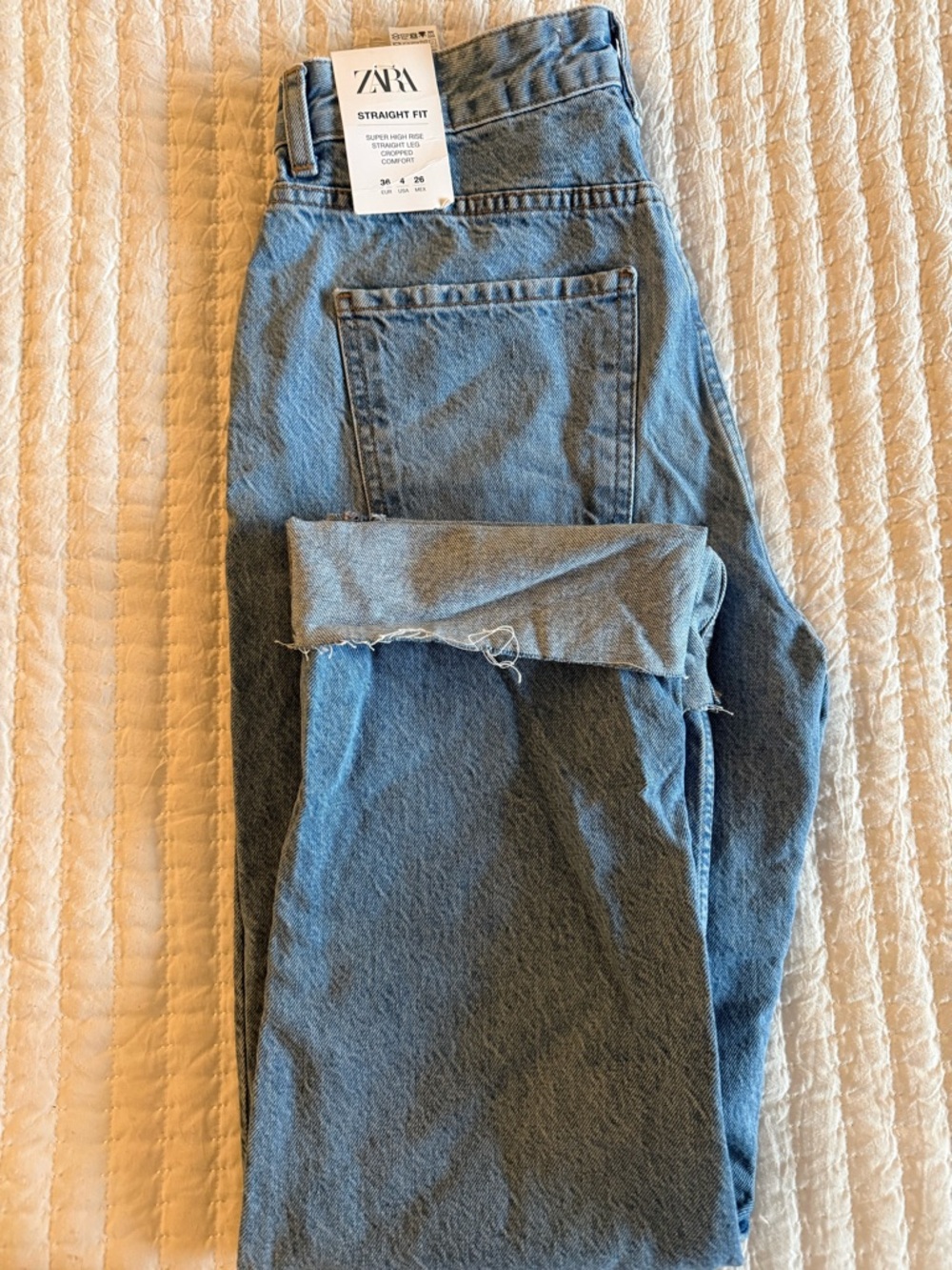 NEW ZARA women’s Light Blue Jeans - straight fit